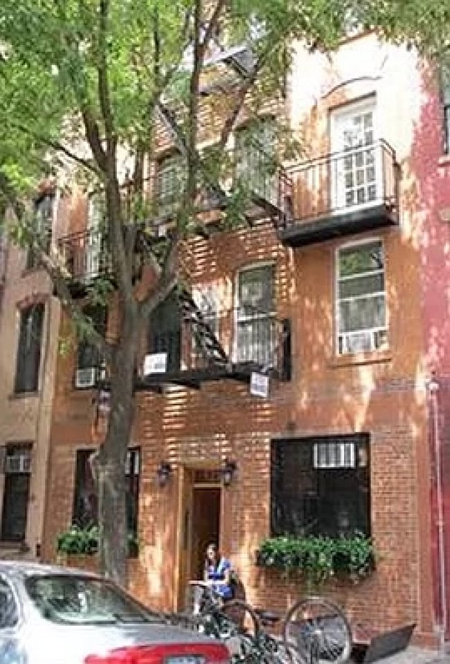 Building Photo - 521 E 5th St