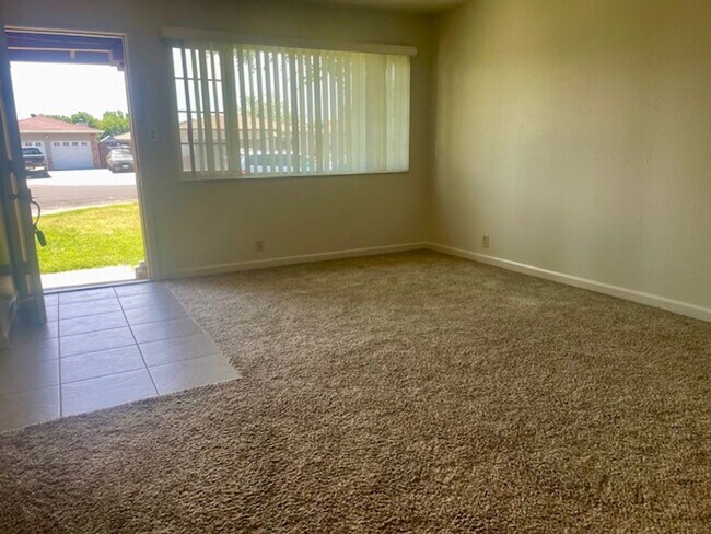 Foto del edificio - Charming house in an established quiet neighborhood in a court