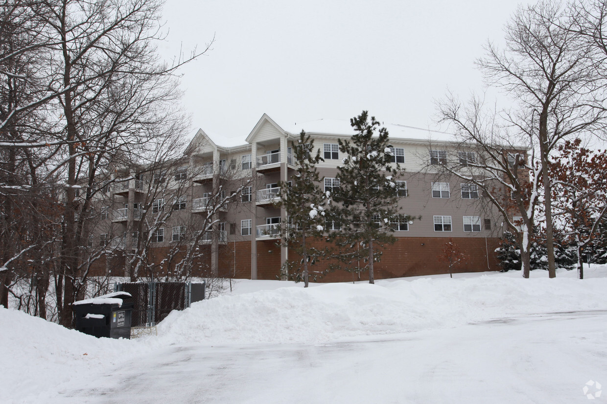 Building Photo - Applewood Pointe