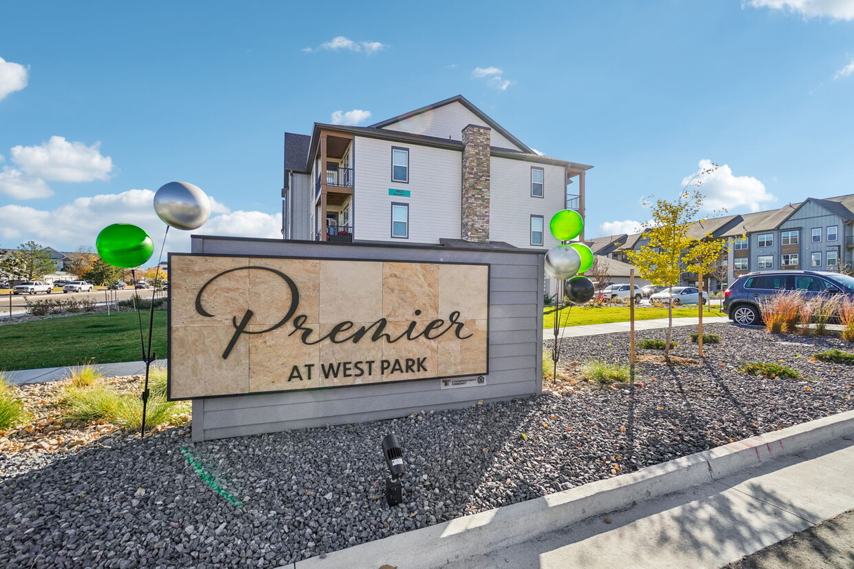 Foto principal - Premier at West Park Luxury Apartment Homes