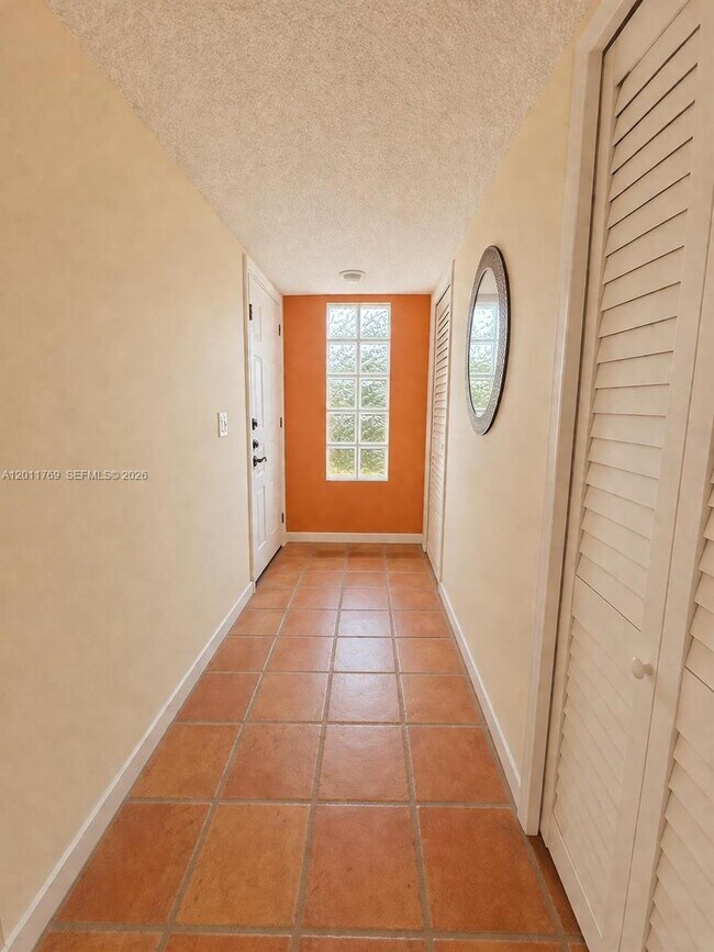 Foto del edificio - 286 Racquet Club Rd