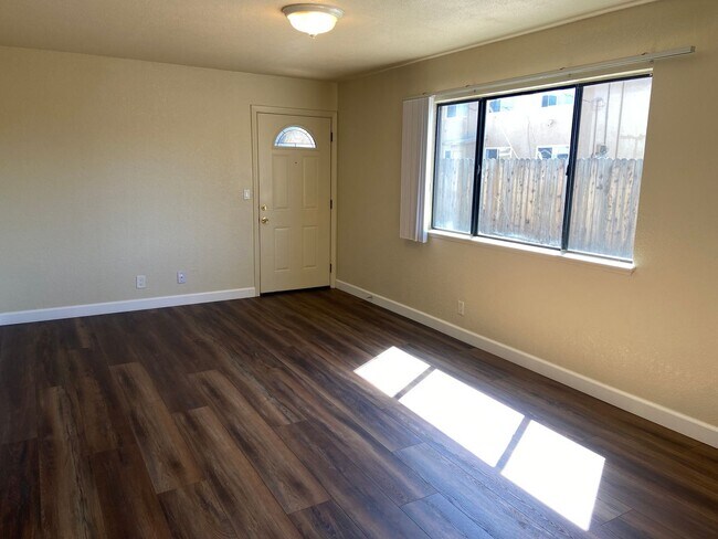 Foto del edificio - A 2 Bdrm, 1 Bath near the heart of Roseville!