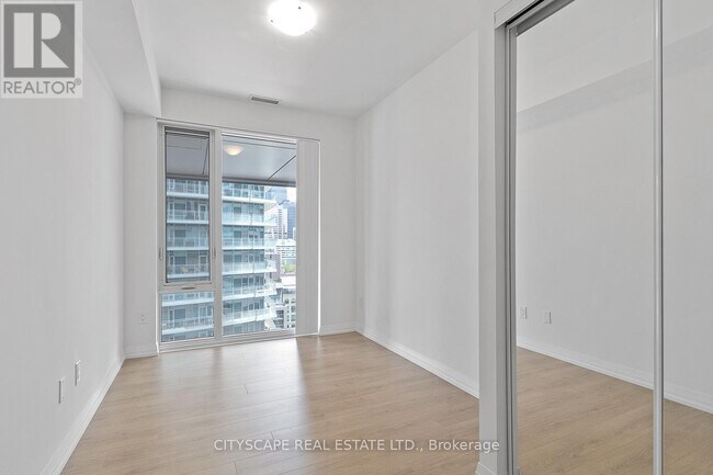 Photo du bâtiment - 8 Widmer St