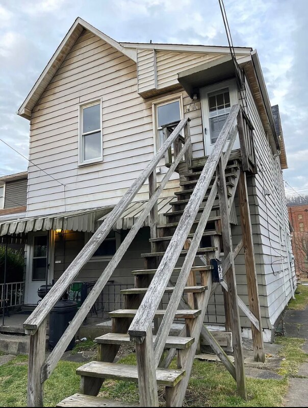 562 3rd Ave Unit 2nd Fl, New Kensington, PA 15068 Room for Rent in