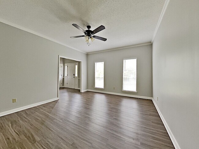 Building Photo - 2234 Redwood Dr