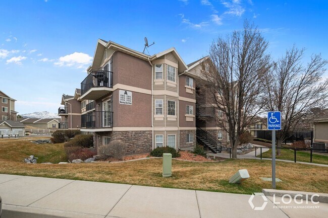 Building Photo - 2122 Morning Star Dr