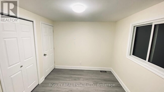 Building Photo - 508 Pinetree Crescent