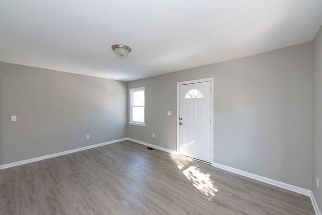 Building Photo - COVEDALE - Adorable 3 bed 1 bath cape cod