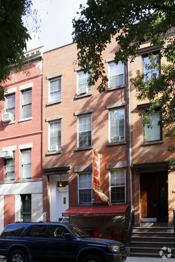 Building Photo - 245 W 16th St