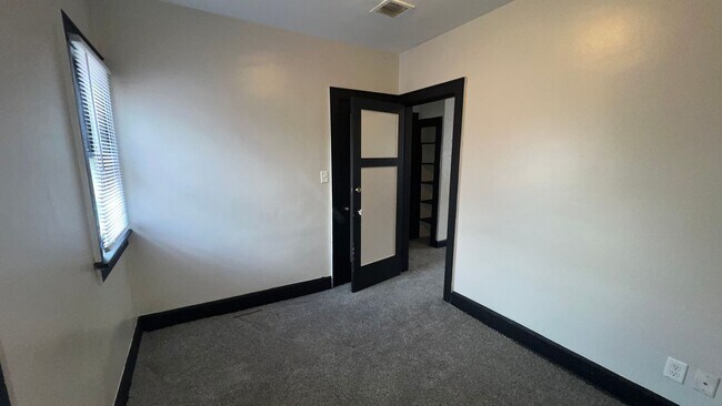 Foto del edificio - 3328 N 38th St