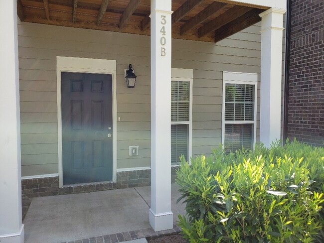 Building Photo - 340B Lakeside Park Dr