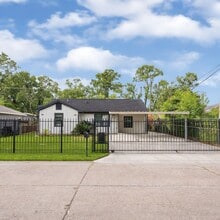 Building Photo - 710 Woodhue St