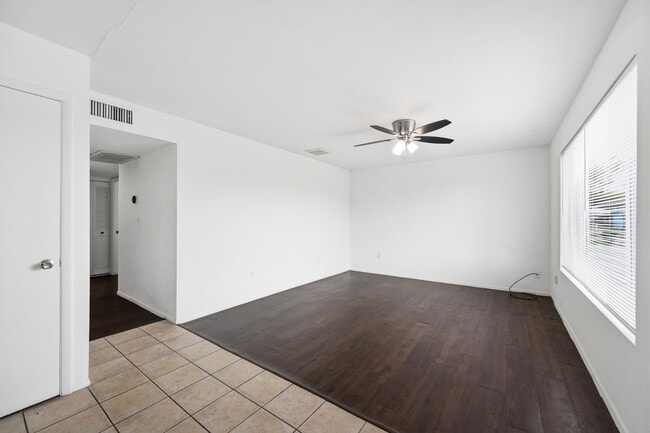 Building Photo - 204 E Duke Dr