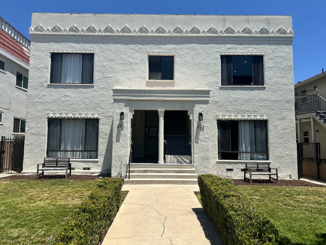 224 N Jackson St, Unit 224 12 CommunityApartment in Glendale, CA