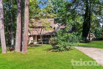 Building Photo - 305 Woodsong Dr