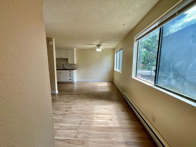 Building Photo - Updated 2BR Apartment | No Shared Walls | ...