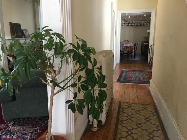 Foto del edificio - 6 br, 2.5 bath House - 452 Green Ln
