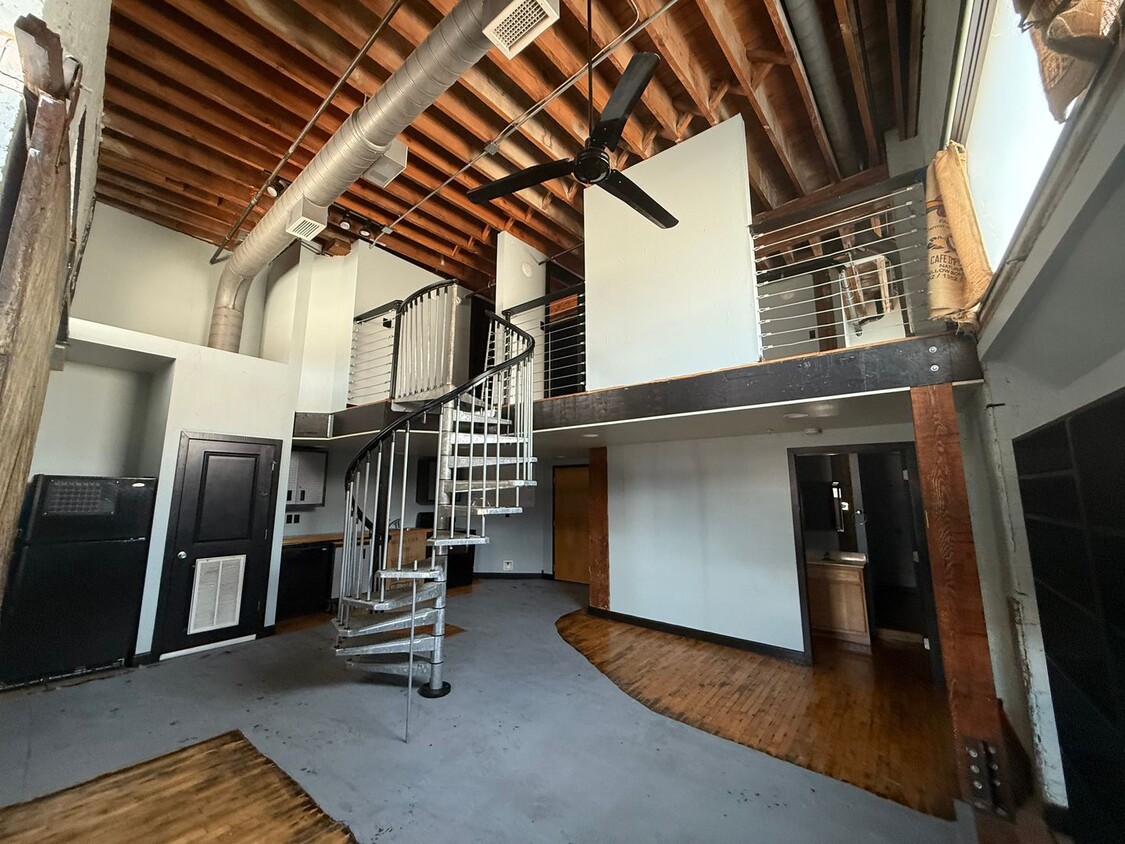 Primary Photo - beautiful 2 bed 2 bath loft at Founders park