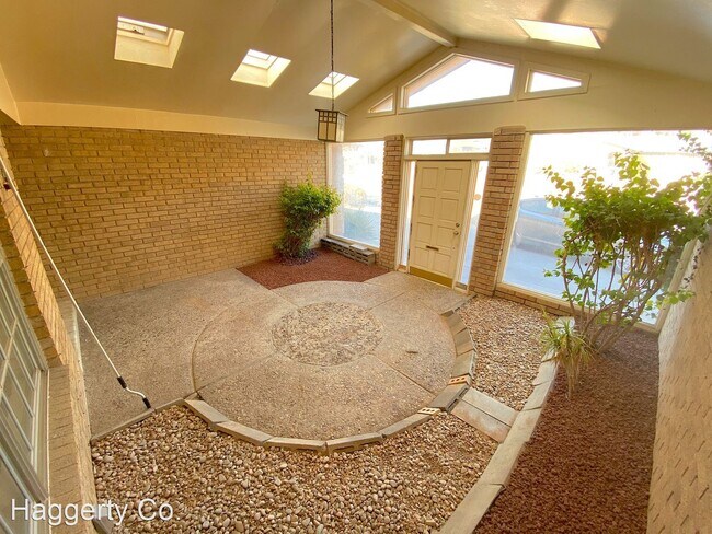 Foto del edificio - 3 br, 3 bath House - 5809 Vista Clara