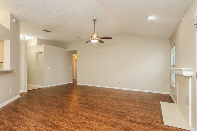 Foto del edificio - 338 Wildberry Ct