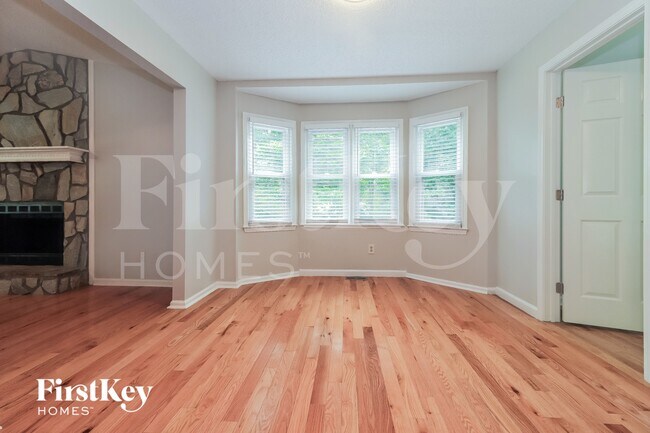 Foto del edificio - 124 Spring Dr