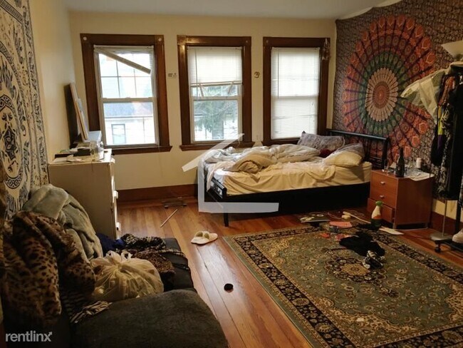 Building Photo - 3 br, 1 bath House - 14 Gardner St # 303 3-F