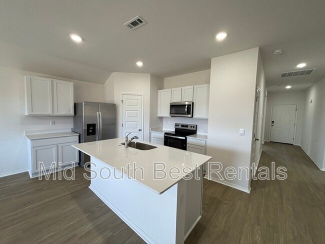 Building Photo - 6432 Newark Dr