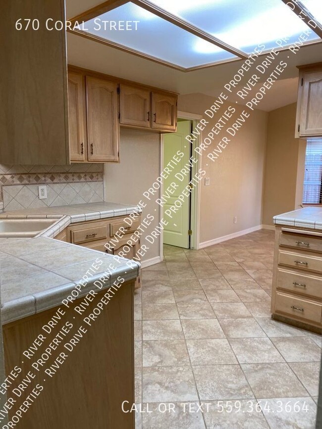 Foto del edificio - Beautiful Tulare Home Move In Ready