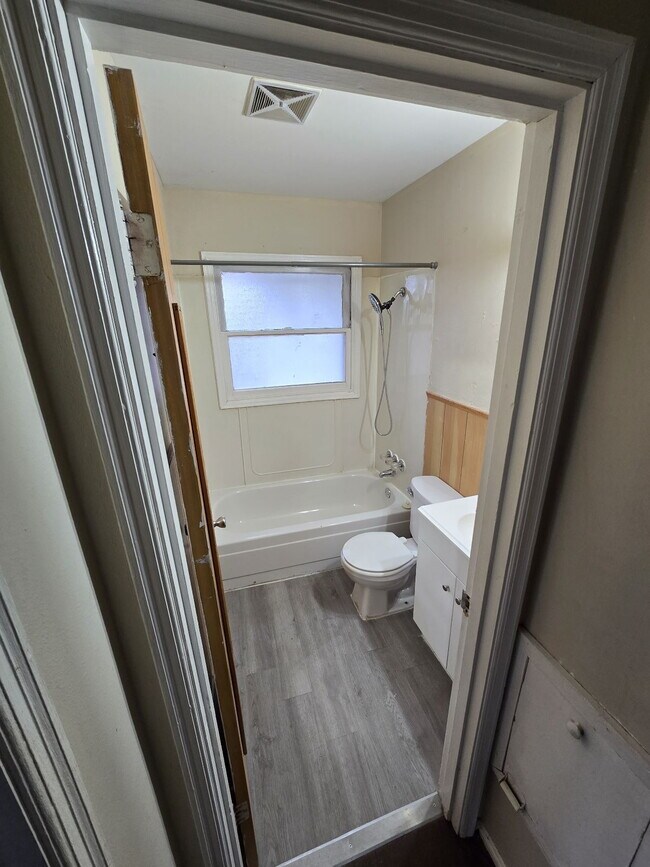 Foto del edificio - Charming 3-Bedroom Home Coming Soon in Sai...