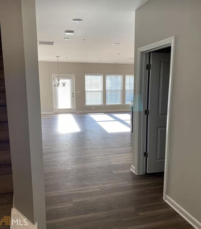 Building Photo - 1370 Elderwood Way