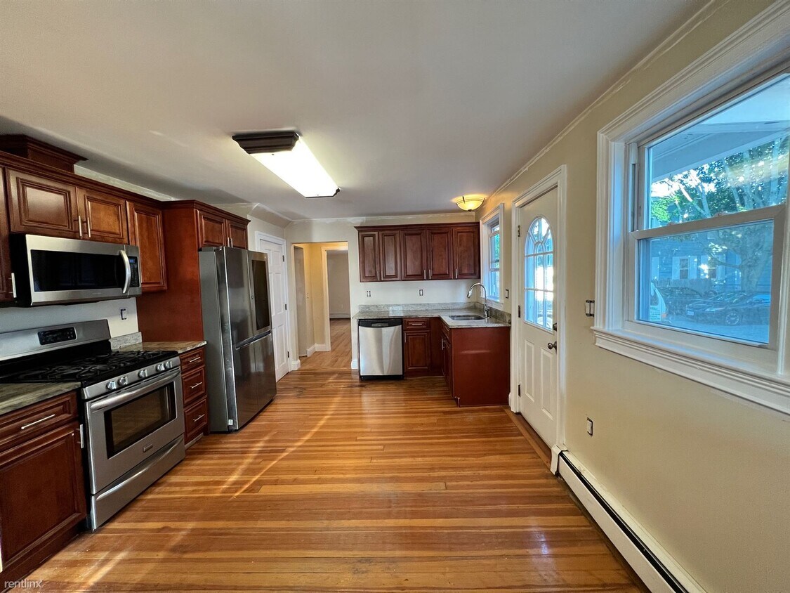 Primary Photo - 3 br, 1 bath Condo - 252 Broadway