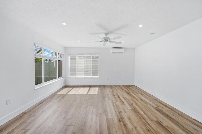 Building Photo - 1279 Beach Rd