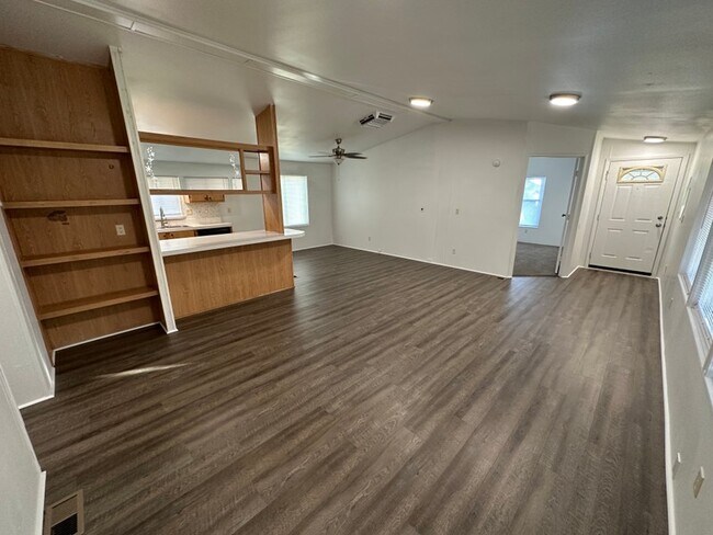 Building Photo - 845 W 8700 S