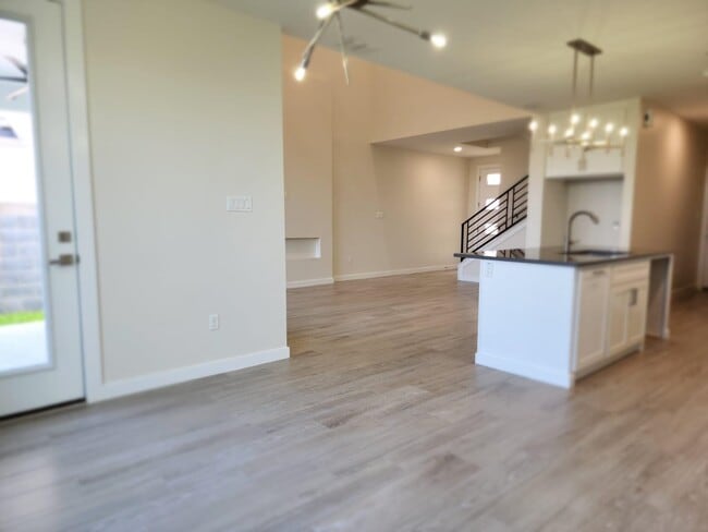 Building Photo - 7506 Cresta Bella St
