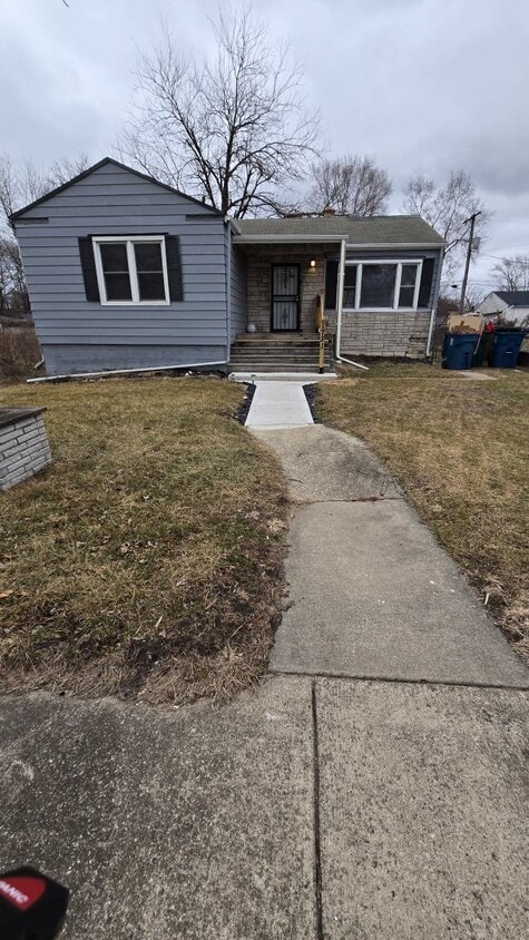 Primary Photo - Beautifully rehabbed, spacious 3 bedroom h...