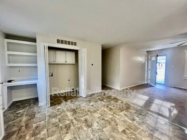 Foto del edificio - 1703 Foxwood Dr