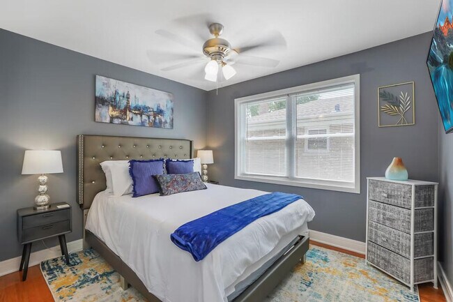 Foto del edificio - 7002 W Farragut Ave