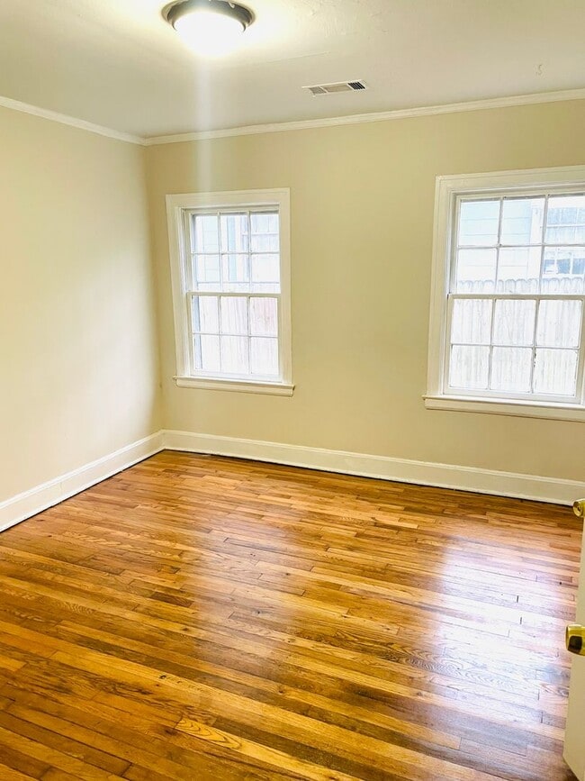 Foto del edificio - ** 3 bed 1 bath located close to Jackson Hospital ** Call our self showing number to schedule a t...