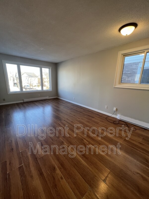 Photo du bâtiment - 751 Mountain Ash Rd