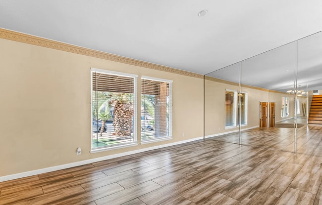 Sala de estar - 7474 Puritan Ave