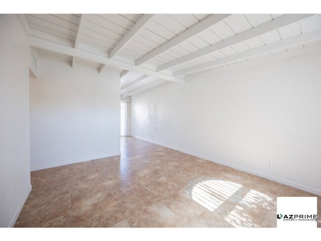 Foto del edificio - Welcome to this Charming Chandler 1/1 Apartment Unit!