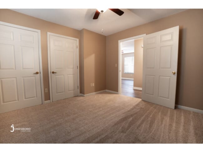 Building Photo - Kenwood Pointe Apartments: Washer and Drye...