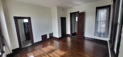Building Photo - 431 W Ash St
