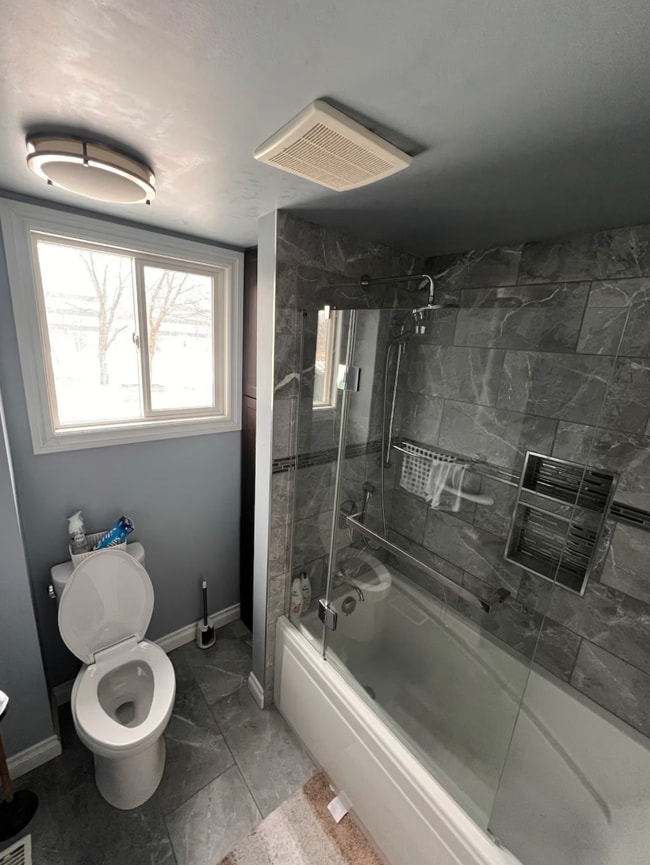 Photo du bâtiment - 1305 Forest St