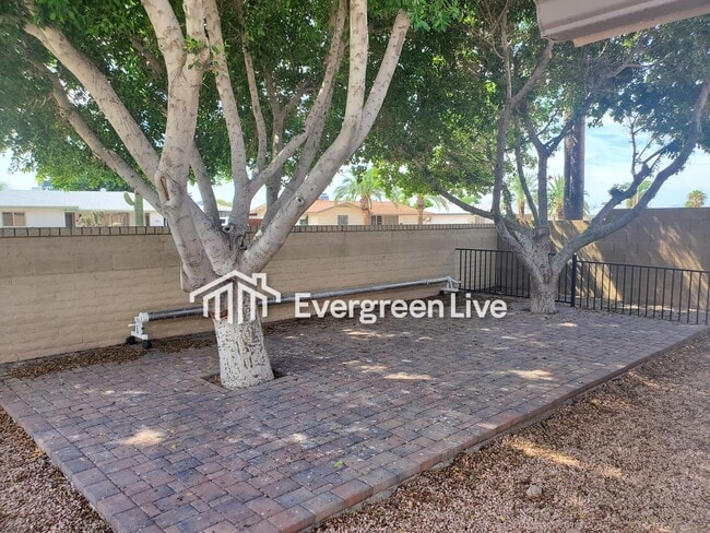 Building Photo - 5913 E Ellis St