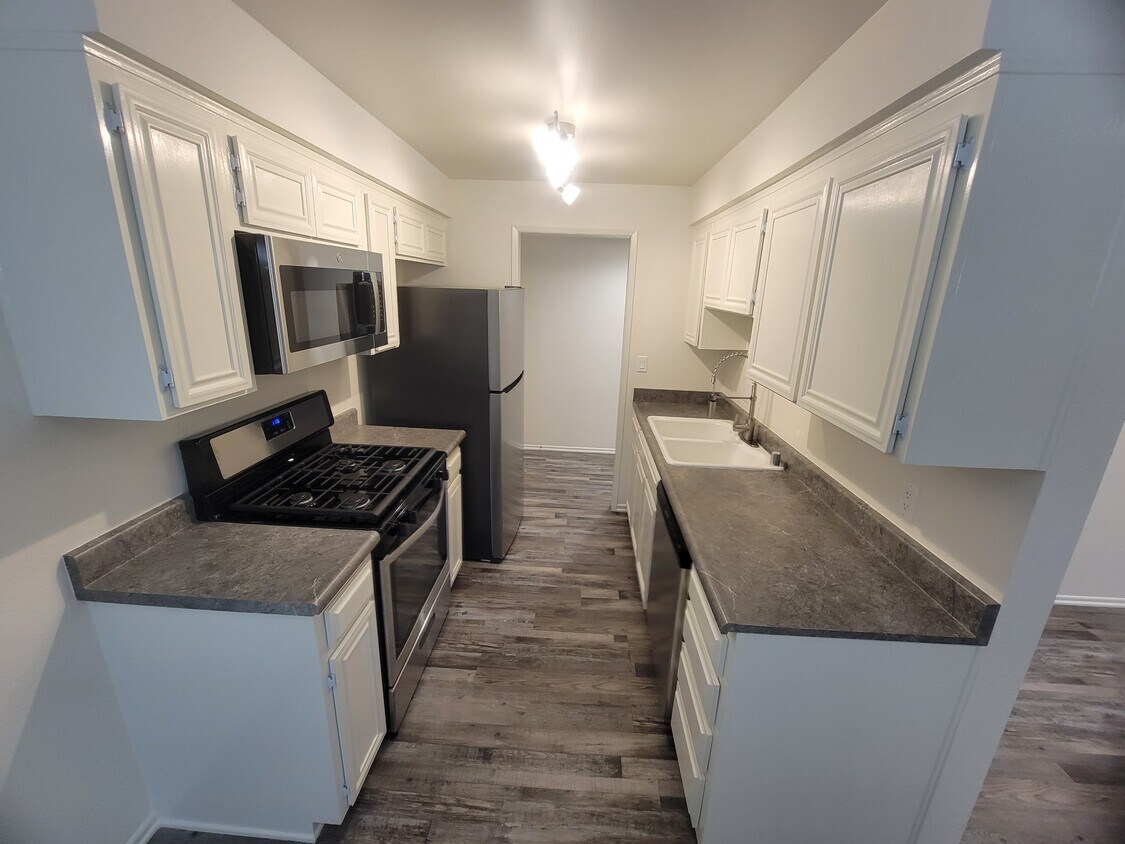 Remodeled Kitchen - 5358 Circle Dr
