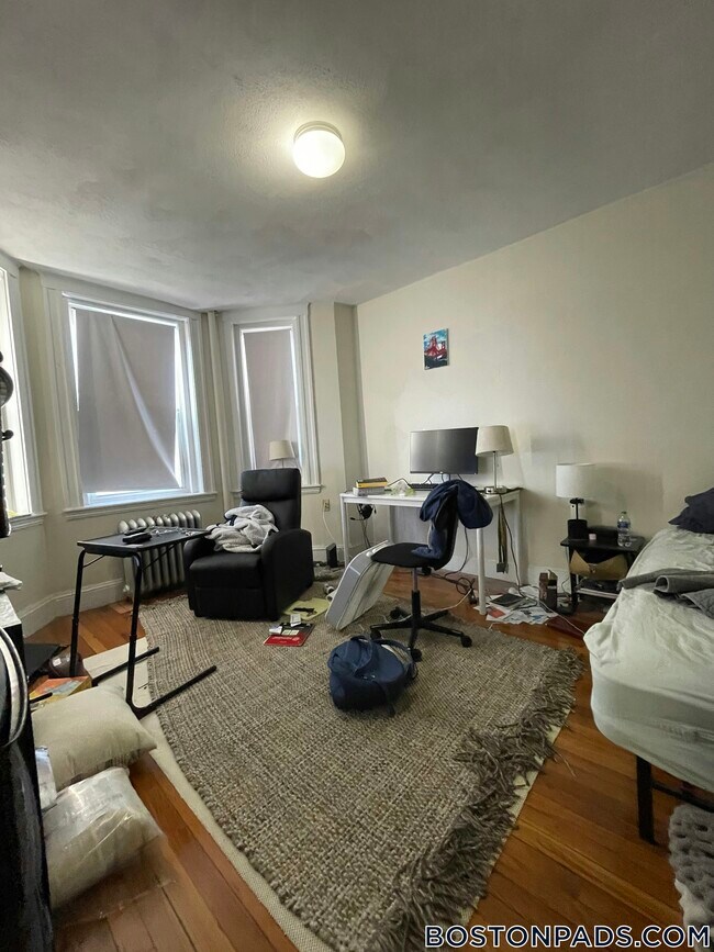 Building Photo - 1179 Boylston St