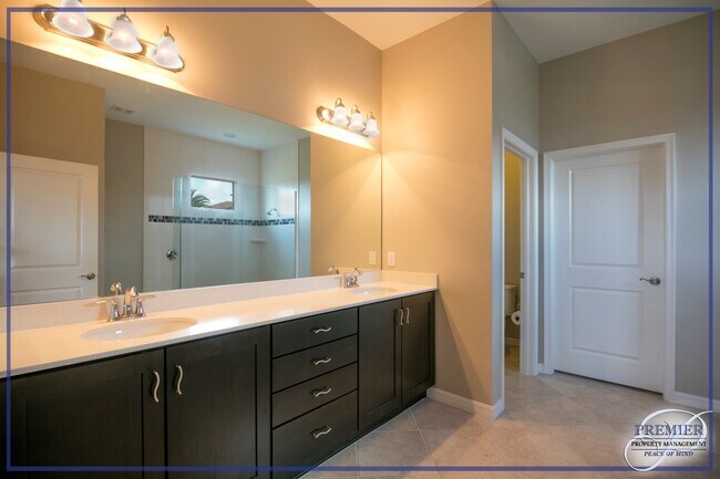 Foto del edificio - *** BEAUTIFUL ARTESIA POOL HOME*** 4 BDRM ...