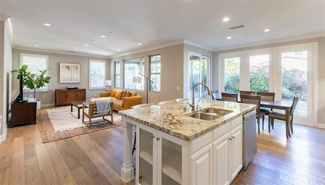 Primary Photo - 70 Somerton