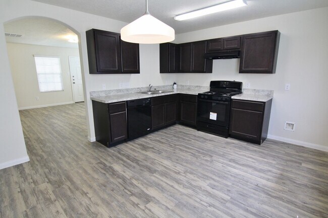 Building Photo - 5450 Quail Cove Ln